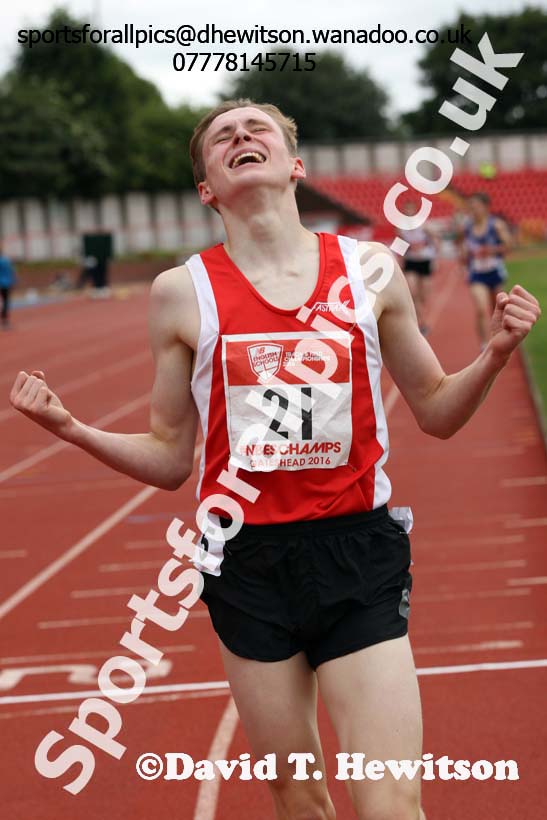 Inter boys 1500 metres steeplechase, English Schools Track and Field. Photo: David T. Hewitson/Sports for All Pics